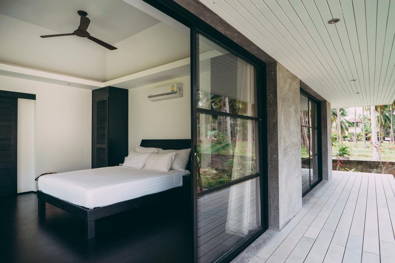 Le Motu Hotel Taling Ngam  Exterior photo