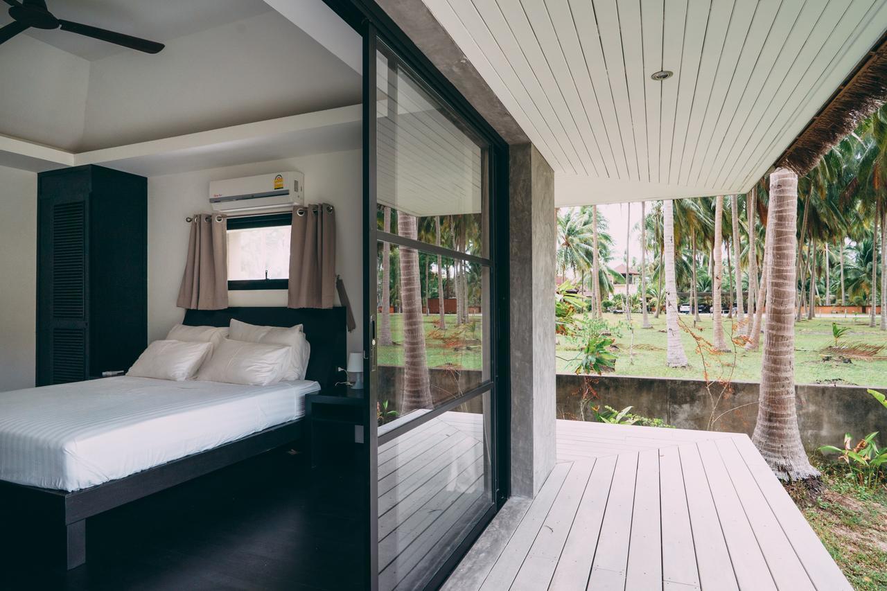 Le Motu Hotel Taling Ngam  Exterior photo